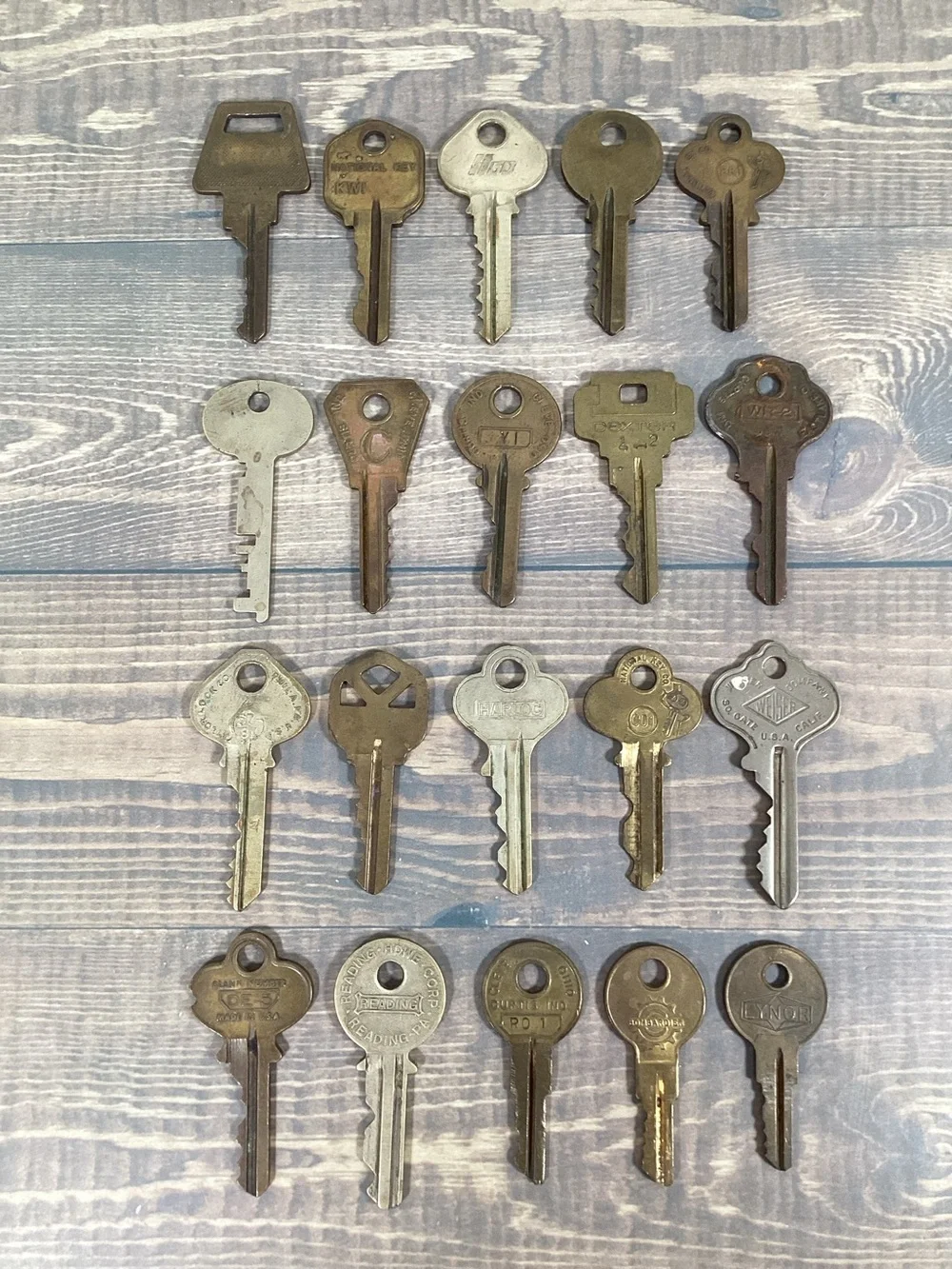 Lot 20 Vintage Brass & Steel Keys - Crafts Steampunk Collection Display Art